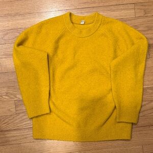 Uniqlo kids, yellow ( mustard color) Crewneck Sweater